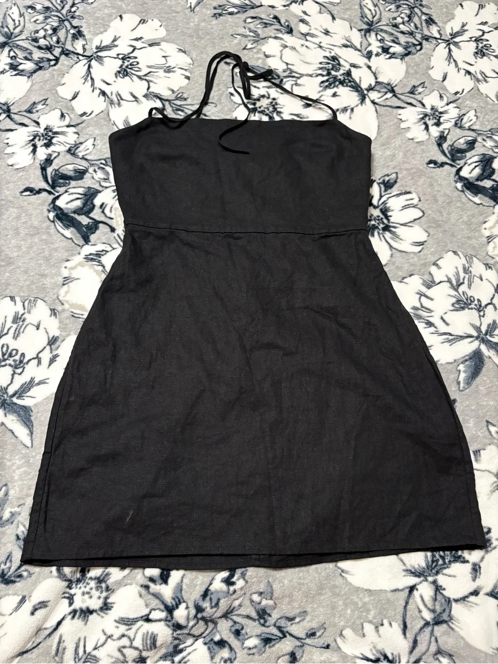 Aritzia Babaton
Credenza Linen Dress - Picture 2 of 8